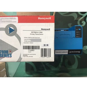 Brand New Honeywell EC7823A1004 Burner Controller 1 year warranty - Picture 1 of 3