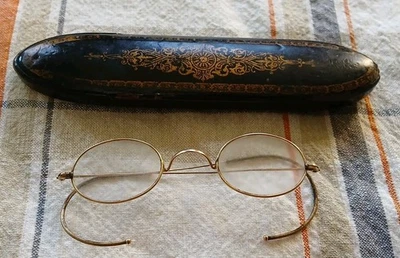 Antiguo estuche de cuero con bisagras victoriano de 1900 relleno de oro con borde de alambre Foto 1 de 4
