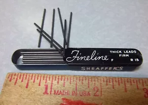 Lata completa vintage de 1 3/4" de largo de cables de lápiz Sheaffer's Fineline, década de 1950 nuevo de lote antiguo, nuevo - Imagen 1 de 3