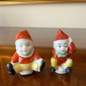 Salero y pimentero miniatura vintage Pixie Elf Gnome Japón 2" - Imagen 1 de 10