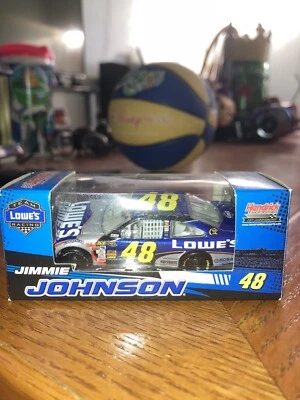 Chevy Impala SS #48 Jimmie Johnson 2009 LOWE’S 1:64 | Coleccionables de carreras de acción Foto 1 de 4