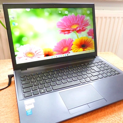 XMG W650 15 pollici POWER FULLHD l 500GB SSD Windows 11 l 16GB RAM NUOVO CORE i7 - Immagine 1 di 4