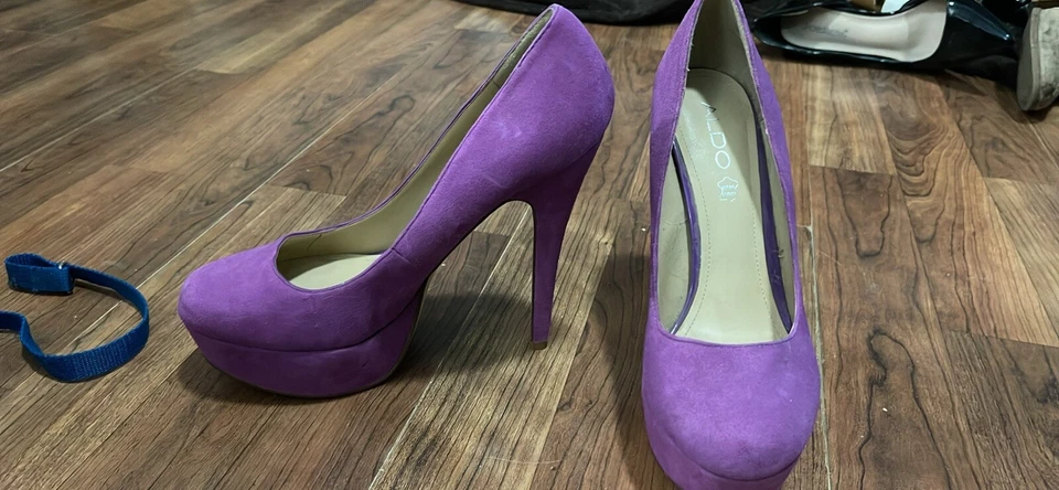 NUEVO Mujer Mossimo Púrpura Gamuza Bomba Plataforma Tacones Altos Zapatos Talla 7 con Tacones de 5" Foto 1 de 2