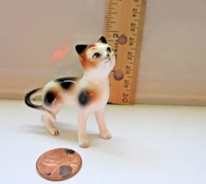 Katzenfigur: Vintage Calico Tabby 1957 2 cm Porzellan - Bild 1 von 5