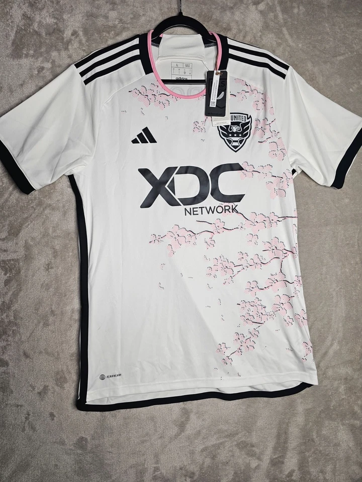 Auténtica camiseta Adidas DC United 2023-2024 tema flor de cerezo grande para hombre Foto 1 de 4