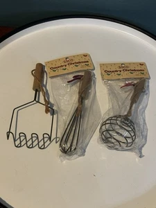 Vintage 3er Set Landhaus Weihnachten Küchenutensilien Ornamente - Schneebesen & Stampfer - Bild 1 von 7