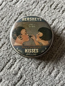Vintage Hershey Kisses Dose Süßigkeiten - ScenTins Country Spice 2,7 Oz. Kerze - Bild 1 von 4