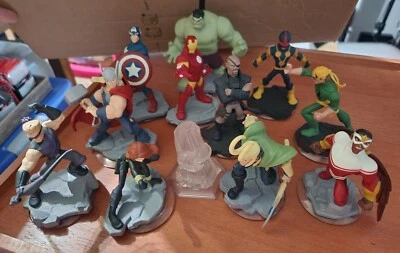 Lote y juego de personajes Disney Infinity Marvel 2.0 intacto y funciona Hulk Loki Fury Foto 1 de 2
