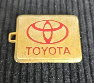 ➔ TOYOTA ➔ Anhänger ➔ AUTO ➔ Vintage *aus Sammlung* - Picture 1 of 2