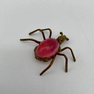 Vintage Hot Pink Lucite Jelly Belly Spider Lucite Gold Tone Brass Brooch - Picture 1 of 10