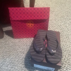 NWB Tory Burch Kira Thin Flip Flops, Size 8 Color Deep Purple 502 - Picture 1 of 11