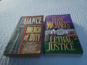 LOT OF TWO MYSTERY PAPERBACK BOOKS. - Picture 1 of 5