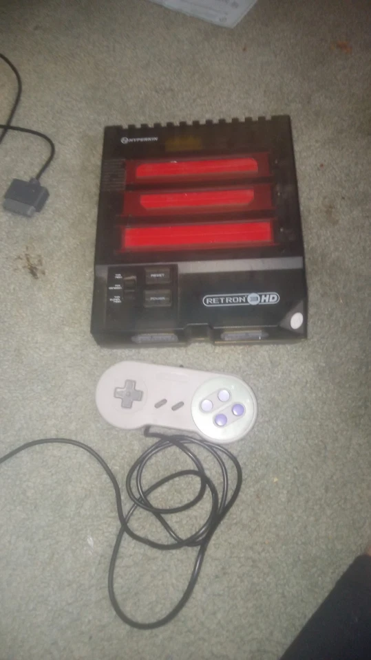 Консоль Hyperkin Retron 3 3-в-1 высокой четкости (непроверенная) только без шнура питания аудио/видео или HDMI - Изображение 1 из 1