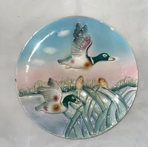 3-D Plaque Ceramic Wall Hanging 2 Ducks with Water Pond. - Imagen 1 de 11