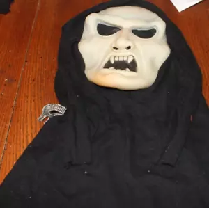VINTAGE SCREAM MASK VAMPIRE EASTER UNLIMITED GLOW IN THE DARK - Picture 1 of 1