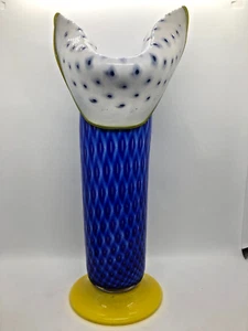 Jarrón de vidrio artístico soplado a mano de 12" de alto azul amarillo blanco artista desconocido - Imagen 1 de 8