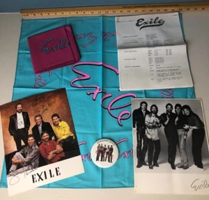 EXILE Greatest Hits Fan Club Erinnerungsstücke Autogramm Foto, Knopf, Country Rock - Bild 1 von 11
