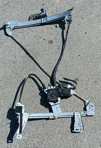 PEUGEOT 207 CC CONVERTIBLE O/S DRIVER RIGHT FRONT WINDOW REGULATOR 9680071980D - Picture 1 of 6
