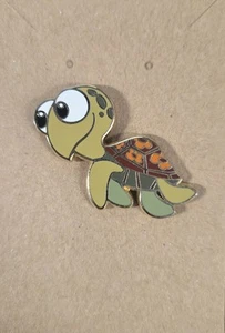 Disney Disneyland Paris Crush The Turtle Finding Nemo Pin - Picture 1 of 3