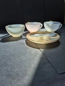 Vintage MCM Arcopal Opalescent Paste Glassl Cups X3 & 1 Saucer - Picture 1 of 13