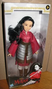 Muñeca de moda Mulan de Disney con falda blindada inspirada en la película de acción en vivo - Imagen 1 de 6