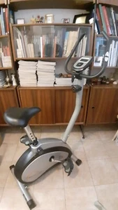 CYCLETTE CON DISPLAY CARDIO/FITNESS - REGOLABILE, COMODA E SICURA - Foto 1 di 3