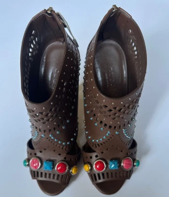 Sandalias Gucci con tachuelas corte láser zapatos LIKA botines 36 embellecidos $1290 Foto 1 de 4