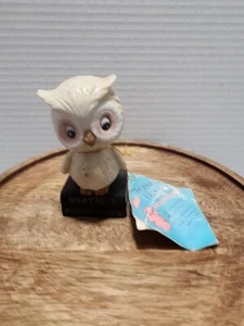 "Estatuilla de cerámica brillante Enesco Weather Owl 1975 vintage en libros Taiwán 3,5""" - Imagen 1 de 4