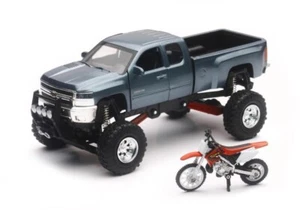 New Ray Toys 1:32 Scale Truck And Dirt Bike Sets Grey Chevy HONDA CR250 SS-54426 - Picture 1 of 2