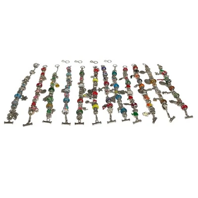 Pulseras Willabee & Ward 12 dijes, meses, temáticas navideñas, plateadas y extensores Foto 1 de 4