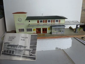 FALLER B103 -Stazione di SCONBLICK -Montata e abbellita-Lotto 5-Vedi altre aste- - Imagen 1 de 15