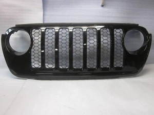 2018 2019 2020 2021 2022 2023 Jeep Wrangler Gladiator OEM Grille T720004AB - Picture 1 of 11