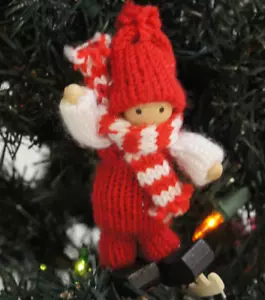 Vintage schwedischer Holzwichtel auf Schlittschuhen Weihnachtsschmuck Klammer Puppe Tomte Sca - Bild 1 von 7