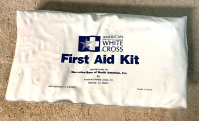 Mercedes-Benz W210 E320 1994-1998 OEM kit de primeros auxilios sin usar Q4860025 E55 E420 nuevo de stock Foto 1 de 4