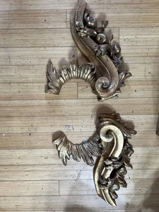 Par de decoraciones de pared colgantes de madera dorada estilo rococó francés vintage. Appx. - Imagen 1 de 24