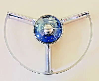 Oldsmobile Rocket 88 98 1951 anillo de bocina fondo azul botón de bocina de globo plateado Foto 1 de 3