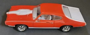 1:18 Diecast 1969 Pontiac GTO (Orange/White) - Picture 1 of 3