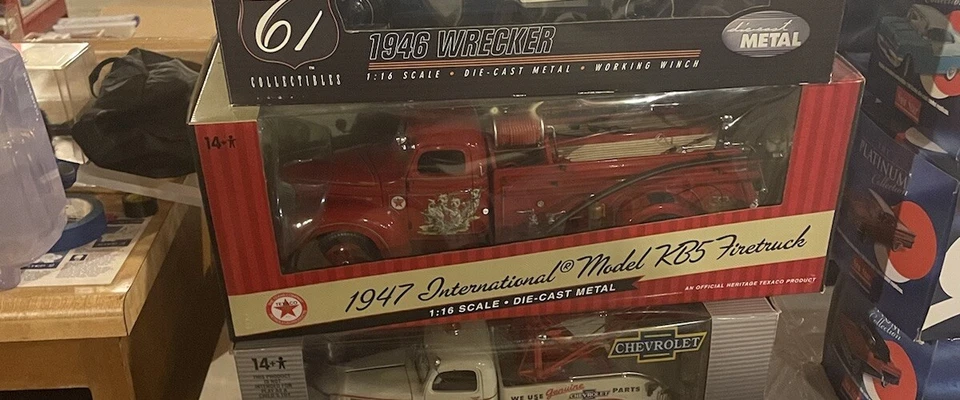 1947 INTERNATIONAL MODEL KB5 FIRETRUCK 1:16 Highway 61 - Image 1 of 1