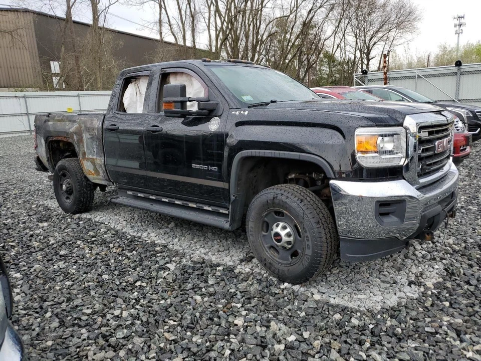 Fender GMC SIERRA 2500 правый 15 16 17 18 19 - Изображение 1 из 1