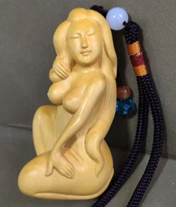 YD030 - 7,5 cm großes handgeschnitztes Buchsbaum Netsuke: Geisha Mädchen Frau Dame - Bild 1 von 10