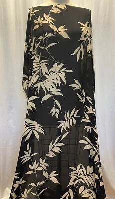 Impresionante tela de seda Georgette hojas tostadas sobre fondo negro por yarda 44" Foto 1 de 4