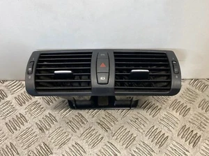 Parrilla central de ventilación de aire fresco BMW 1 Series E81 E82 E87 E88 LCI 64227059189 7059189 - Imagen 1 de 24