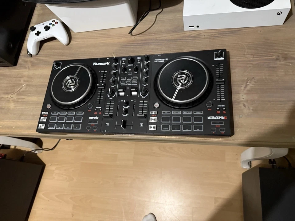 Numark Mixtrack Pro Fx 2-DECK-DJ-CONTROLLER, Effekte, Serato DJ Lite - Bild 1 von 4