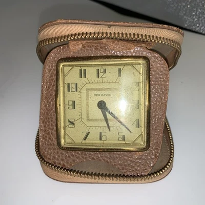 NEW HAVEN Reloj de Viaje con Estuche de Cuero Genuino Vintage 1940/1950 Foto 1 de 4