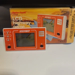 Vtg 1987 Radio Shack Highway LCD Game Handheld Boxl Tested  60-2222 * No Manual - Foto 1 di 16