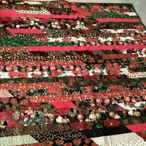 Stripped Christmas Quilt - Picture 1 of 6