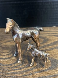 Statuine antiche mare e puledro in piedi in metallo color rame 3" - Foto 1 di 1