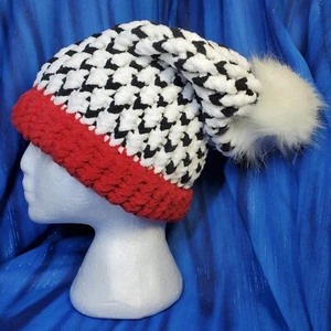 Rojo Blanco Negro Cómodo y Suave Gorro 11" Cálido Hecho a Mano Piel Sintética Pom Pom - Imagen 1 de 2