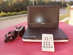 Philips PD9000/37 9" Portable DVD Player Pearl White Case + Power Cord & Remote - Picture 1 of 7