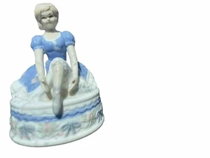 Vintage Porcelain Girl Ballerina SEATED BALLET 6.5’’H x 4.5''W Figurine. - Picture 1 of 2